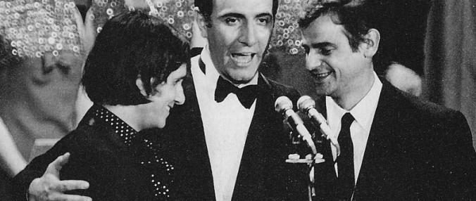 Pippo Baudo tra Roberto Carlos e Sergio Endrigo, vincitori del Sanremo 1968 "Canzone per te" (immagine internet)